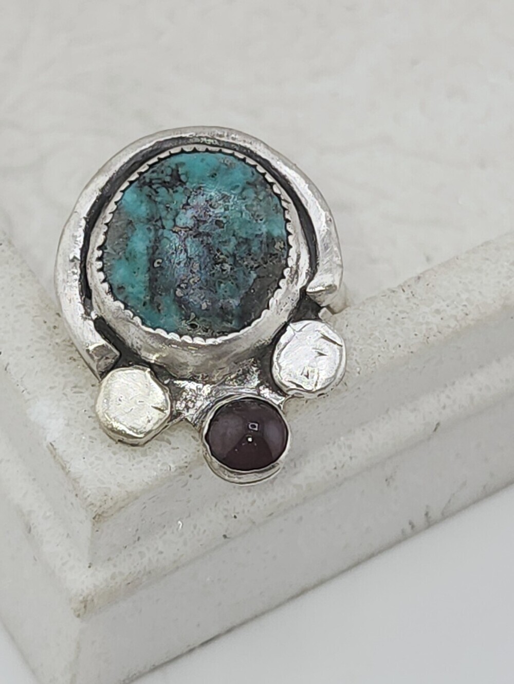 TURQUOISE & GARNET RING HANDMADE IN RECYCLED STERLING SILVER METAL Size 9 - Picture 13 of 15